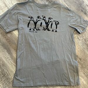 NEW Condition (unworn) super soft Kastlfel Oregon Zoo penguin graphic tee size M